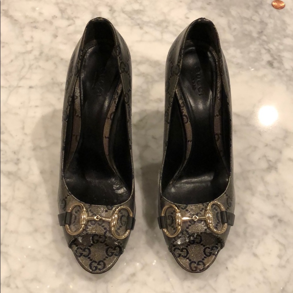 Gucci Peep Toe Classic Heels -  With iridescent GG